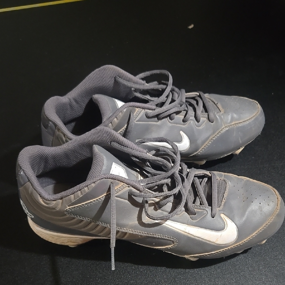 Nike Huarache Gray and White Metal Baseball Cleats